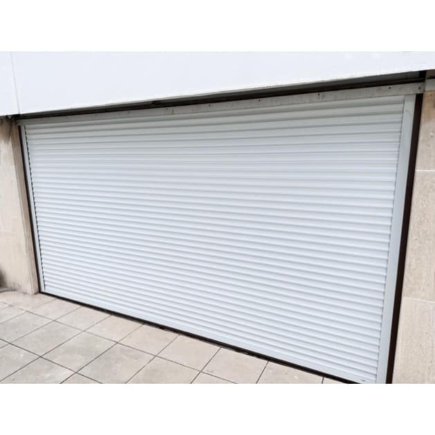 Porte de garage enroulable posée à Paris par SB Ouvertures, installateur Art et Fenêtres